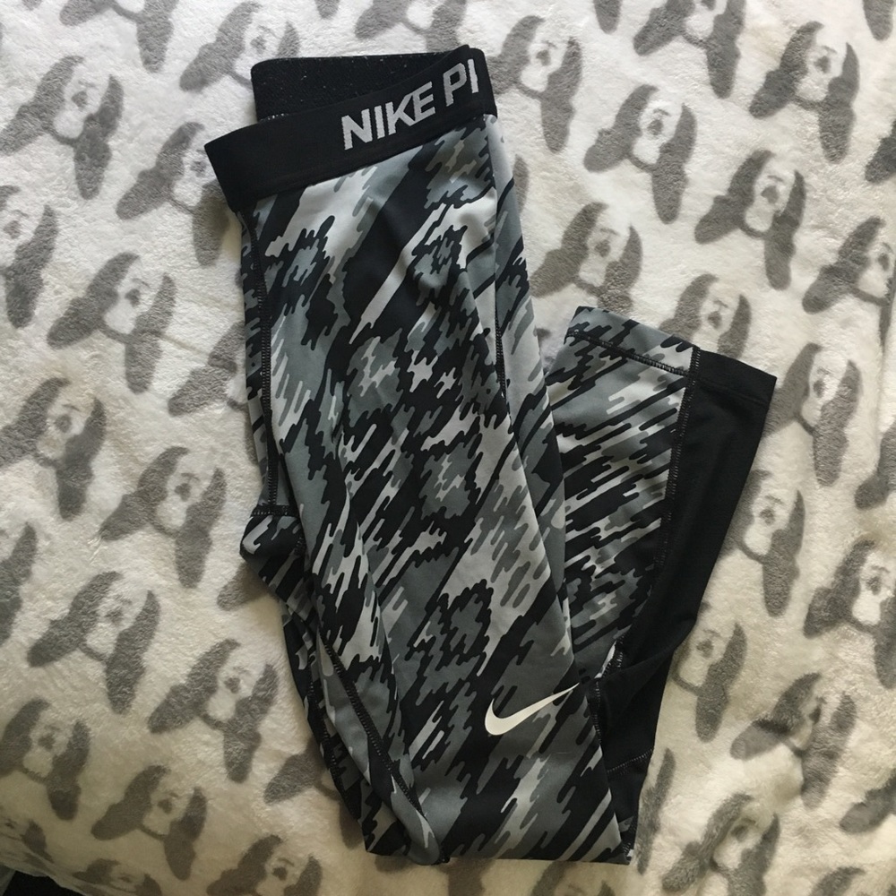 Nike cropped leggings
